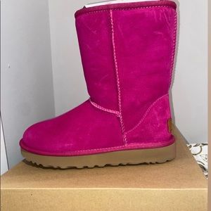 Brand New Uggs size 6 !